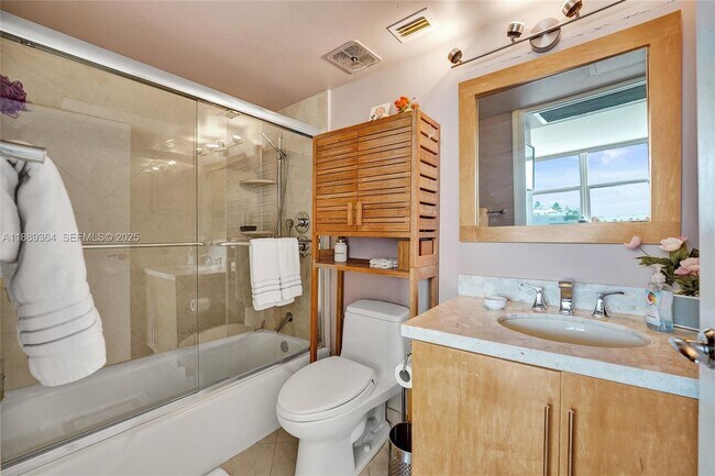 Building Photo - 209 N Fort Lauderdale Beach Blvd