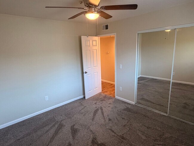 Building Photo - 497 Sebastopol Ave