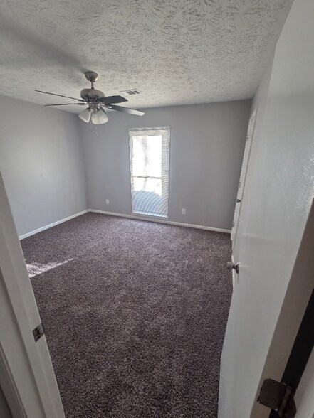 Building Photo - 50 Sommerset Dr