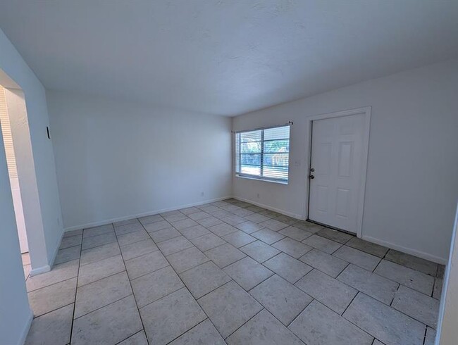 Building Photo - 1061 NE 23rd Terrace