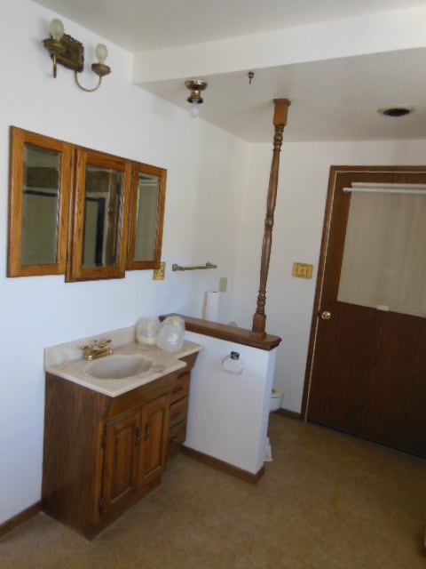 Building Photo - Mid Century Cutie on 2.5 Acres
