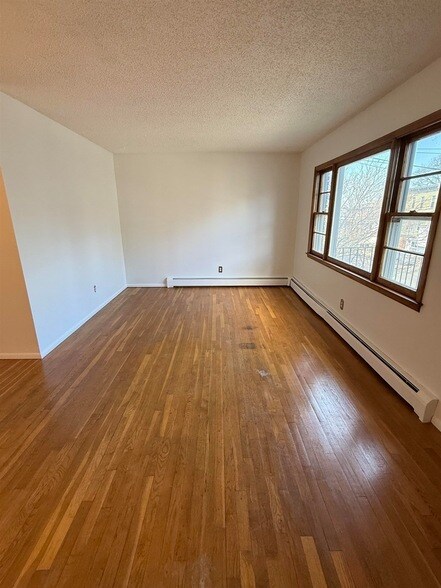 Building Photo - 115 McAdoo Ave