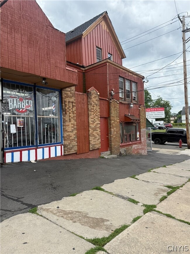 Building Photo - 1702 E Fayette St
