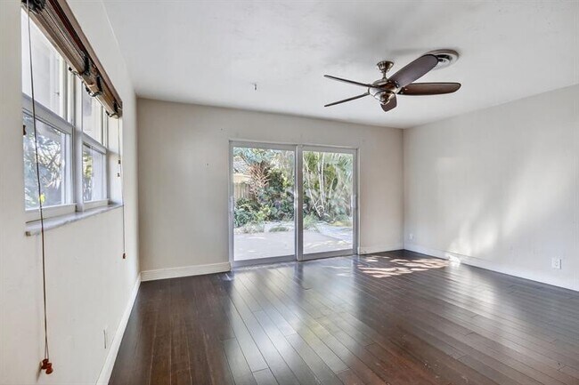 Building Photo - 2740 NE 34th St