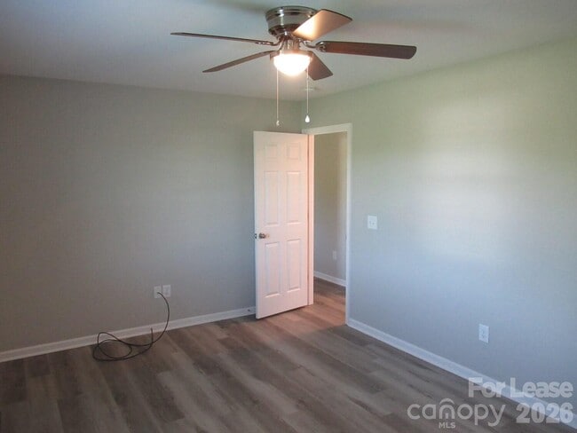 Building Photo - 174 Glen-Gar Dr