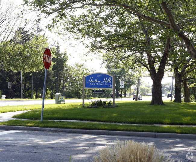 Building Photo - Heather Hills Apartments