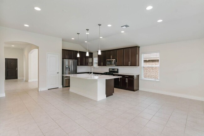 Building Photo - 3 Bed 2 Bath