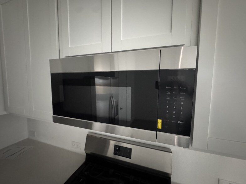 Building Photo - 7116 Waterford Crk Ct