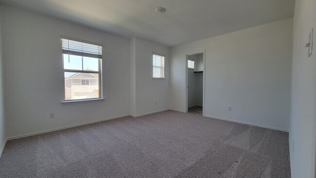 Building Photo - 217 Redonda Dr