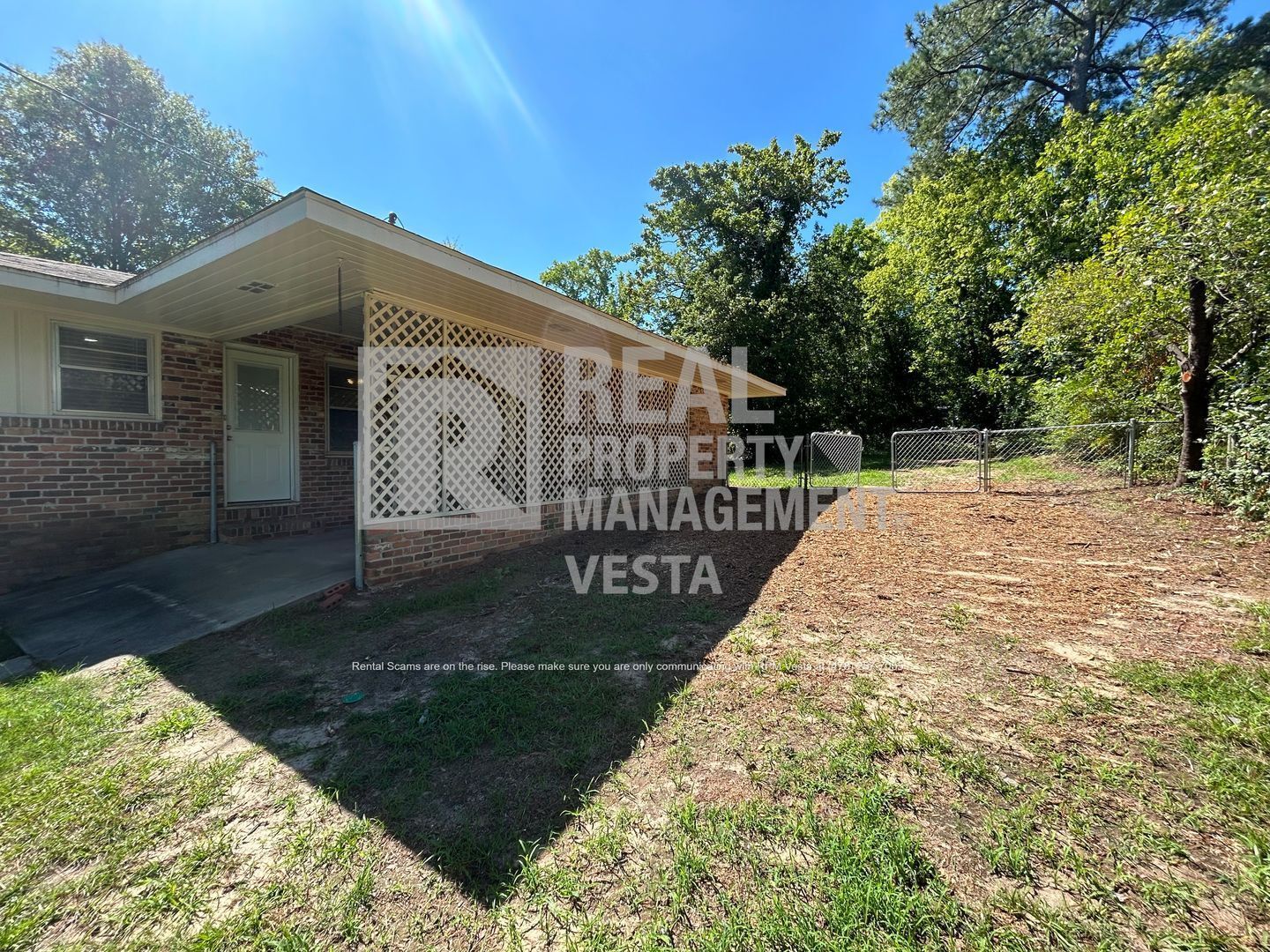 Building Photo - 2670 Pierce Dr N
