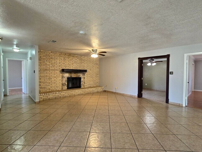 Building Photo - 230 Mighty Oak Ln