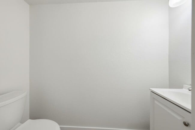 Building Photo - 5130 N River Rd