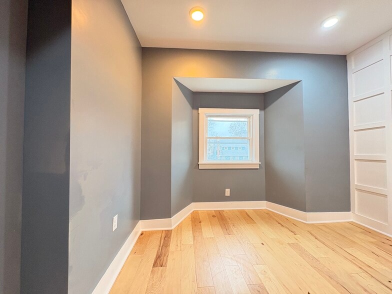 Building Photo - 5842 Hobart St