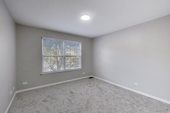 Building Photo - 926 S W Ave