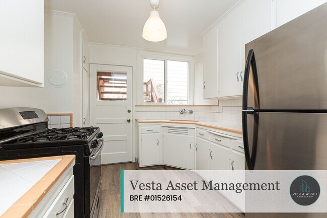 Building Photo - 512-514-514 Taraval St