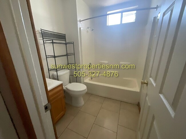 Building Photo - 2 Bedroom, 1 Bath with Washer and Dryer