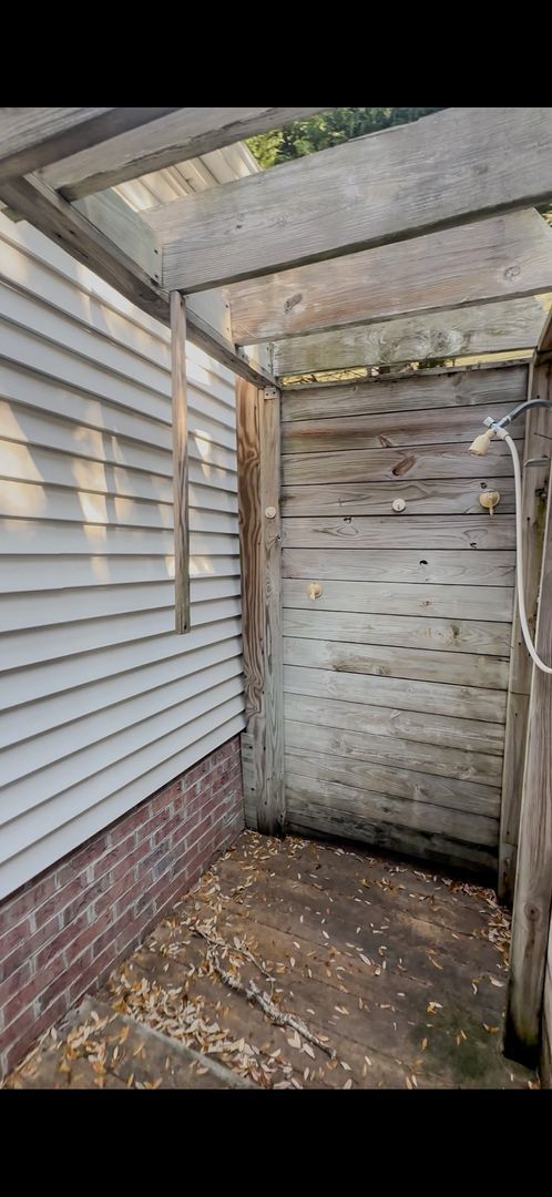 Building Photo - 5 Bedroom Beach House