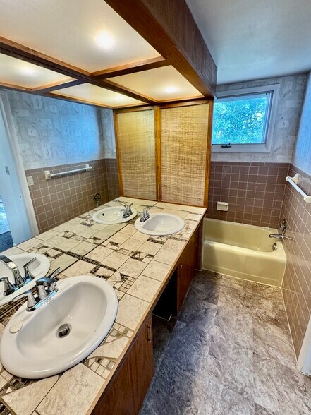 Building Photo - 728 Saint Charles St