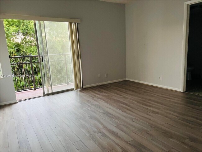 Building Photo - 4850 SW 63rd Terrace