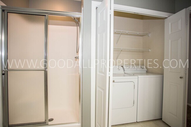 Building Photo - 3-Bedroom, 2-Bath Low-Maintenance Waukee Condo with Garage