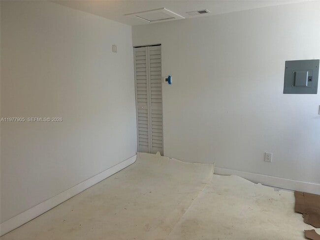 Building Photo - 1530 NE 33rd St