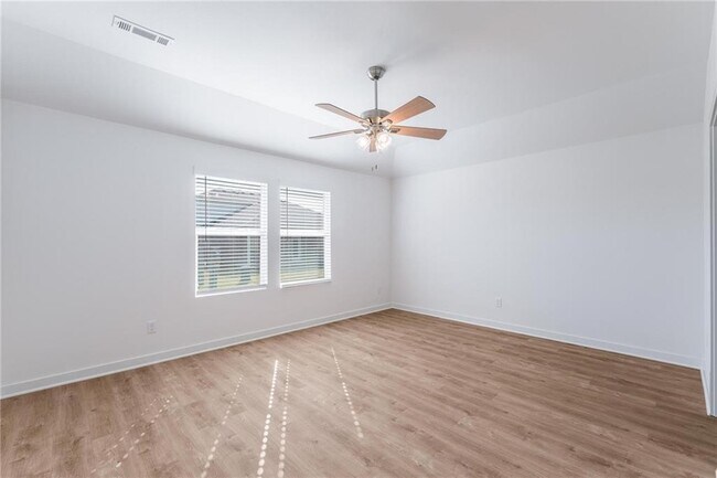 Building Photo - 4651 W Aurora St