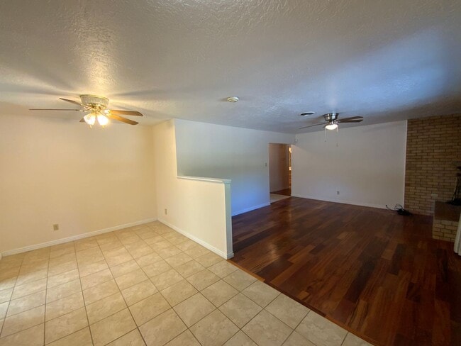 Building Photo - 3 Bedroom Single Story Home Available Near...