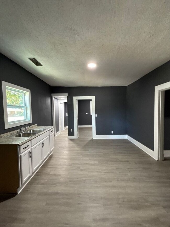 Building Photo - 3164 Yale Ave