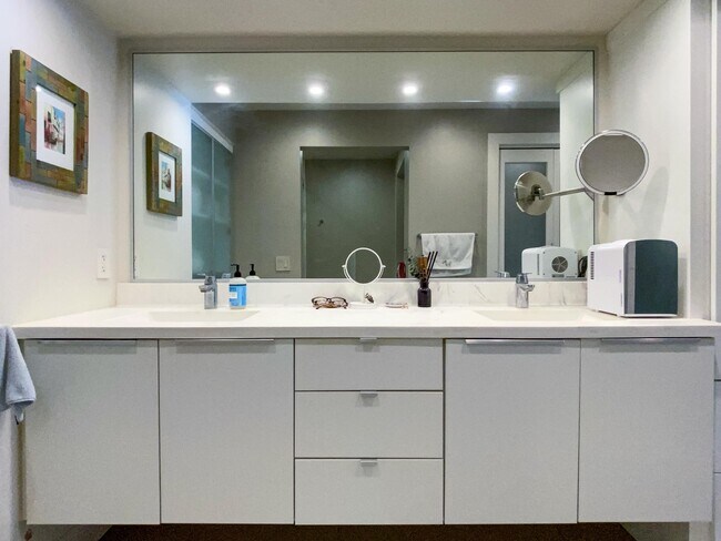 Building Photo - 601 N Segoe Rd