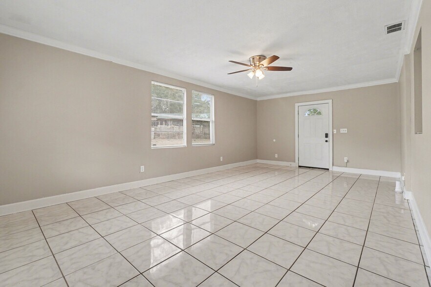 Building Photo - 3445 Soutel Dr