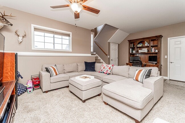 Building Photo - Spacious Single Family Home
