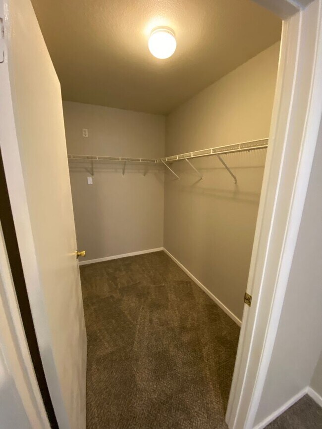 Building Photo - Desert Falls