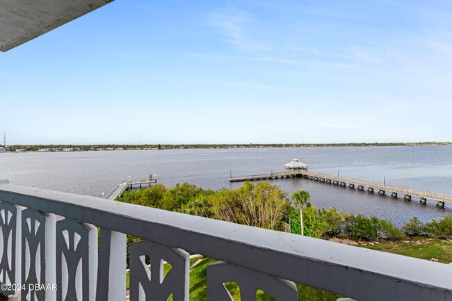 Building Photo - 935 N Halifax Ave