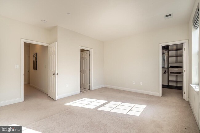 Building Photo - 705 Captains Way