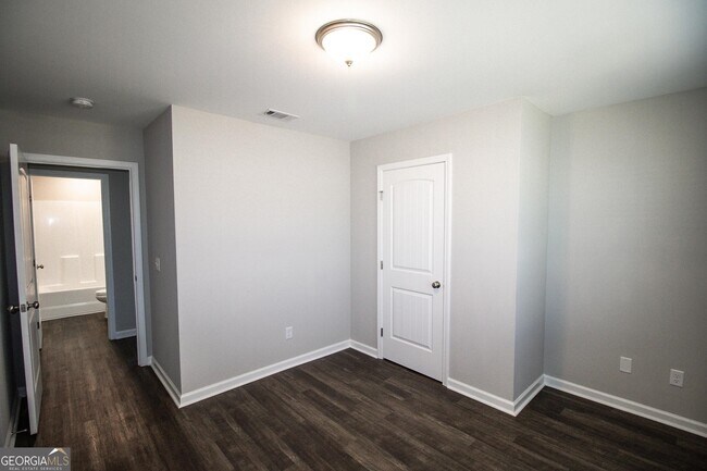 Building Photo - 107 Callaway Cres