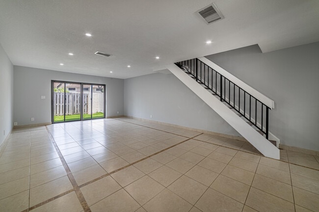 Building Photo - 2720 S Oakland Forest Dr