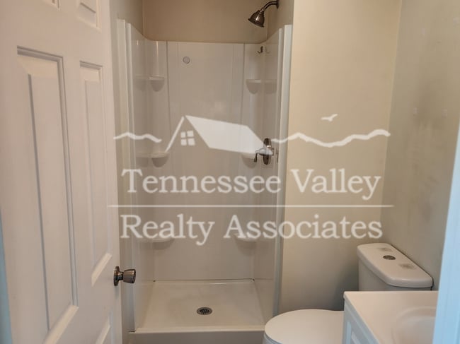 Building Photo - Charming 2-Bedroom, 2-Bath Home Just Minut...