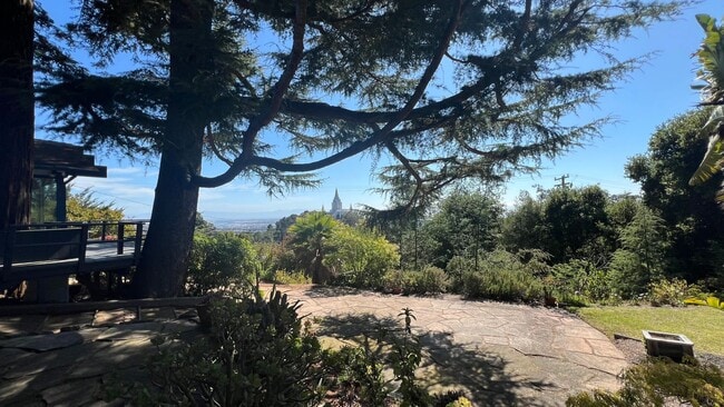Building Photo - Mid-Century homes Rarely Available with Expansive Bay Views