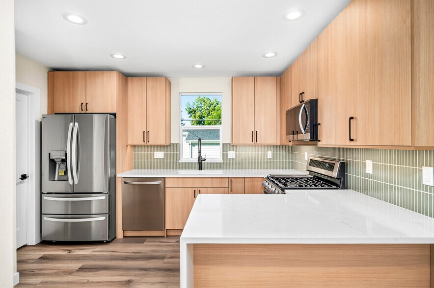 Building Photo - 2435 S Race St