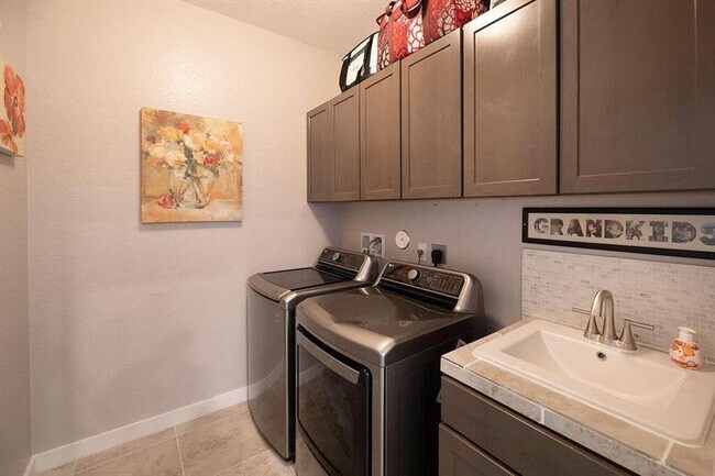 Building Photo - 4581 NW Exchange Ave