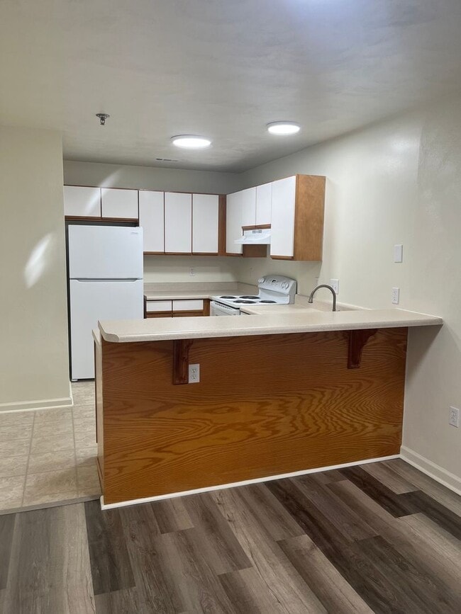 Building Photo - 4 Bedroom 2 Bathroom 1st Floor