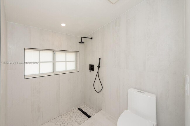 Building Photo - 6520 SW 76th St