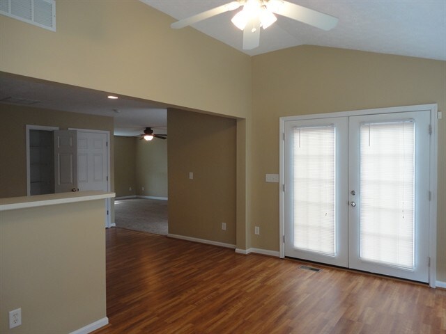 Building Photo - 504 Indian Lake Dr