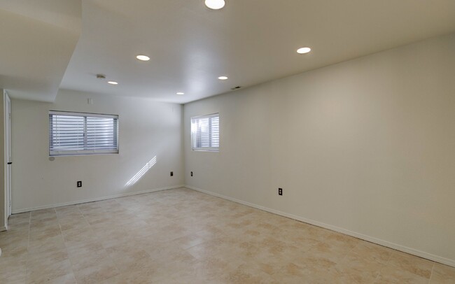 Building Photo - Move-In Ready Sundown Home with Updated Fe...