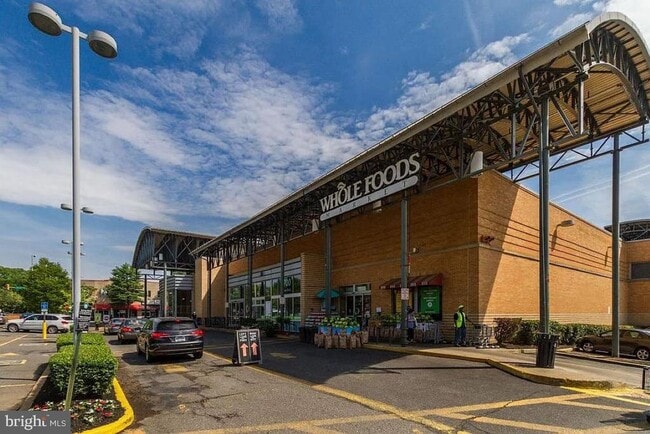 Building Photo - 1220 N Fillmore St