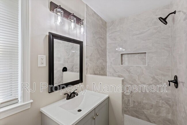 Building Photo - 5773 Redbud Cove