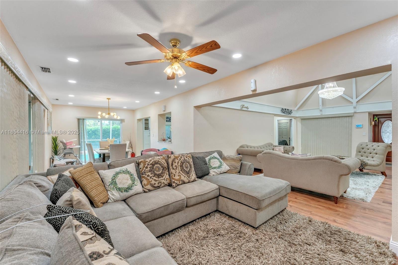 Building Photo - 5706 S Travelers Palm Ln