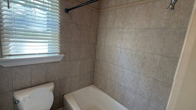 Building Photo - 3BR Toms River Home with Pool and Fenced Yard