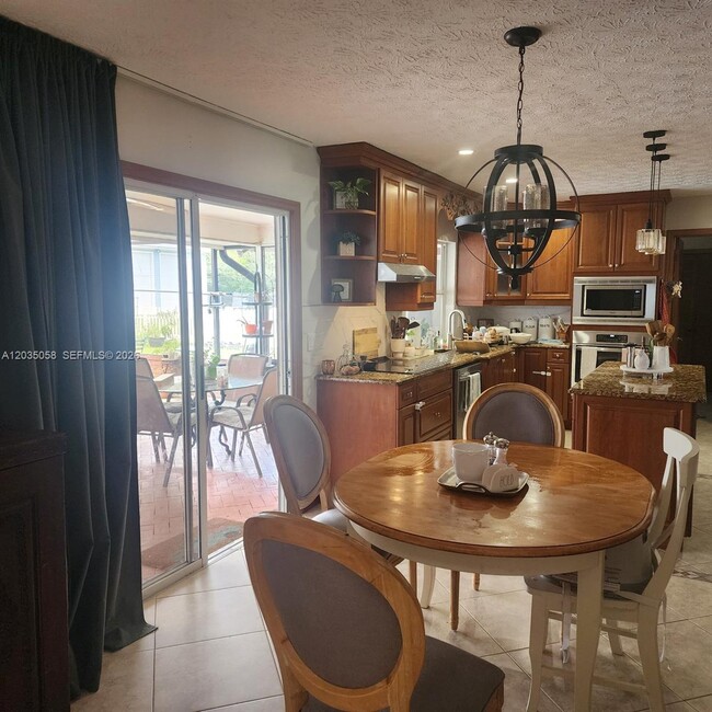 Building Photo - 6101 Palmetto Dr