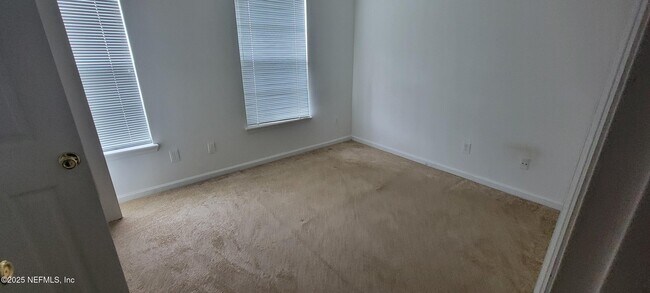 Building Photo - 12311 Kensington Lakes Dr